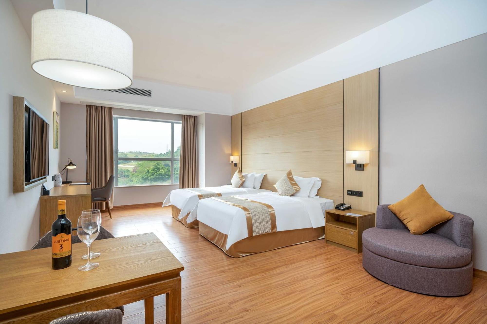 Phoenix Hill Hotel Dongguan - Golf Course Shop Exterior photo
