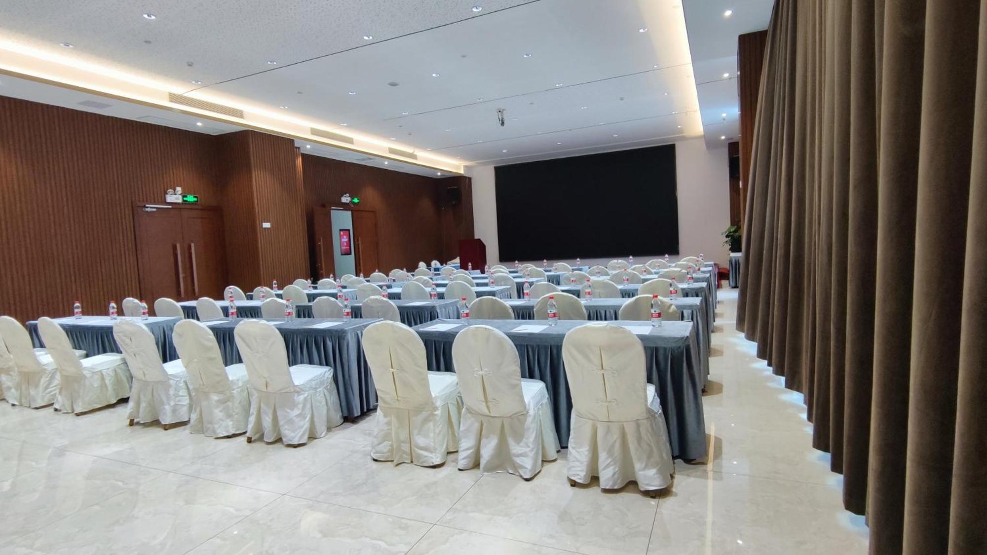 Phoenix Hill Hotel Dongguan - Golf Course Shop Exterior photo