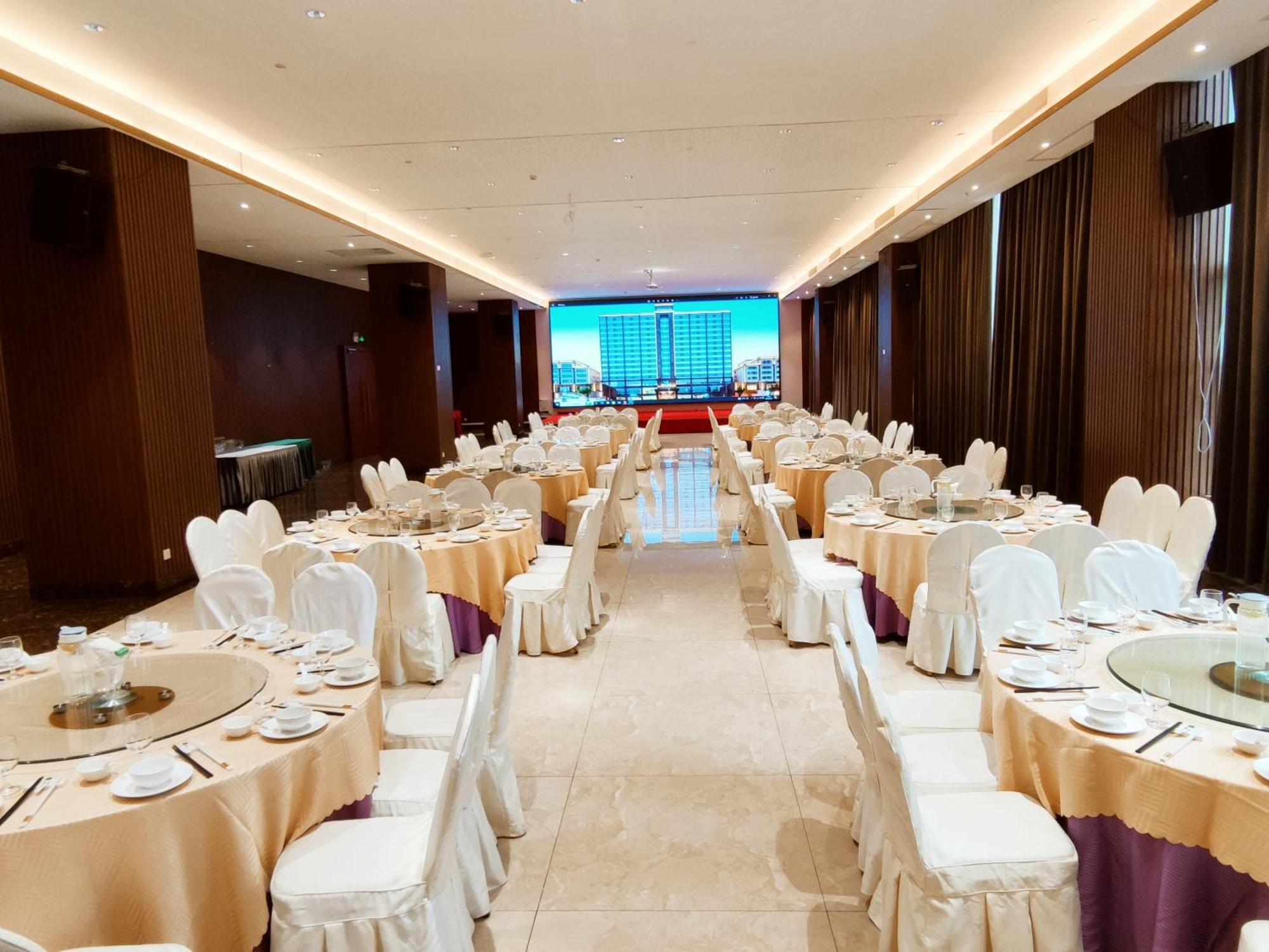 Phoenix Hill Hotel Dongguan - Golf Course Shop Exterior photo