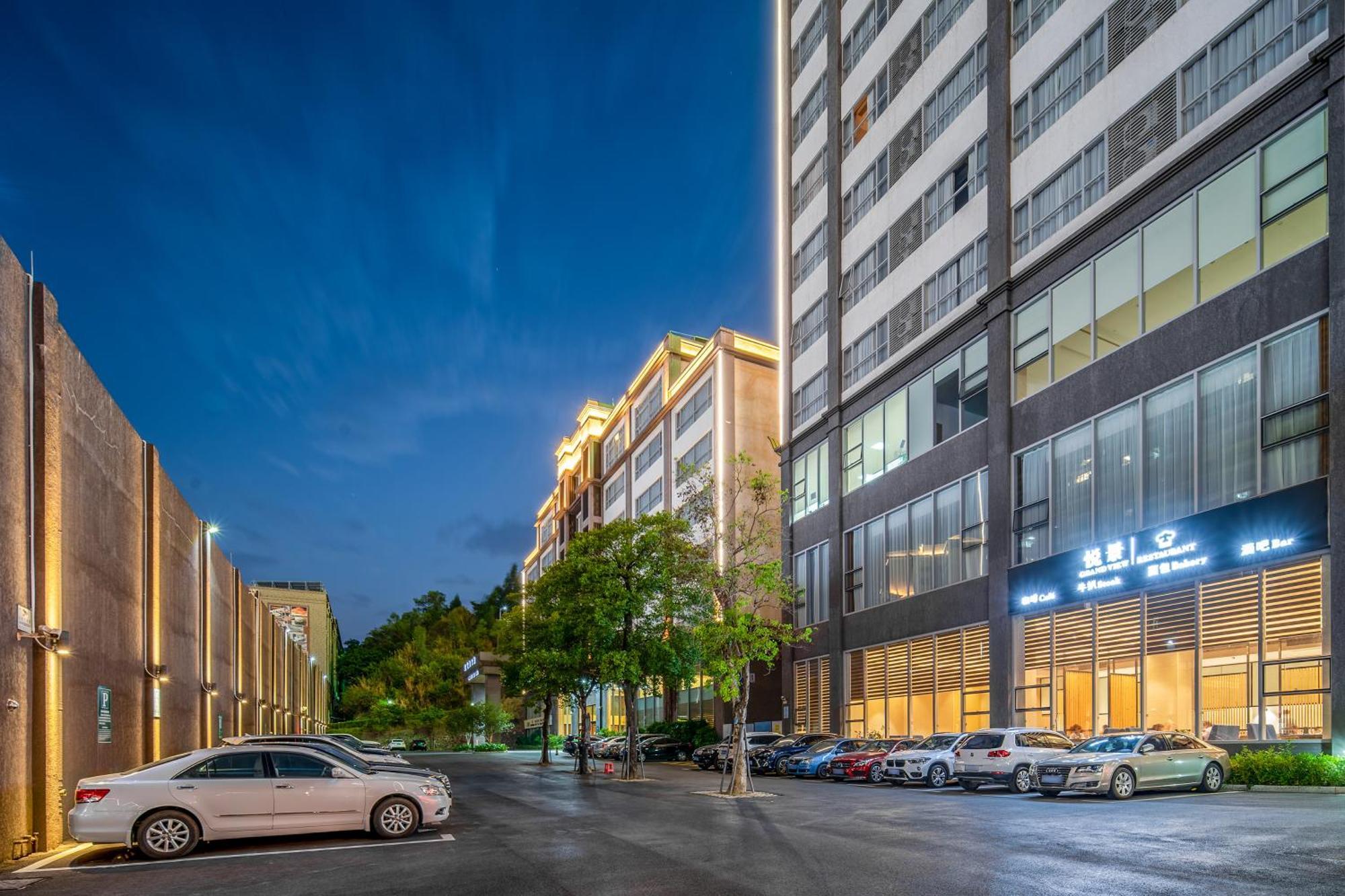 Phoenix Hill Hotel Dongguan - Golf Course Shop Exterior photo