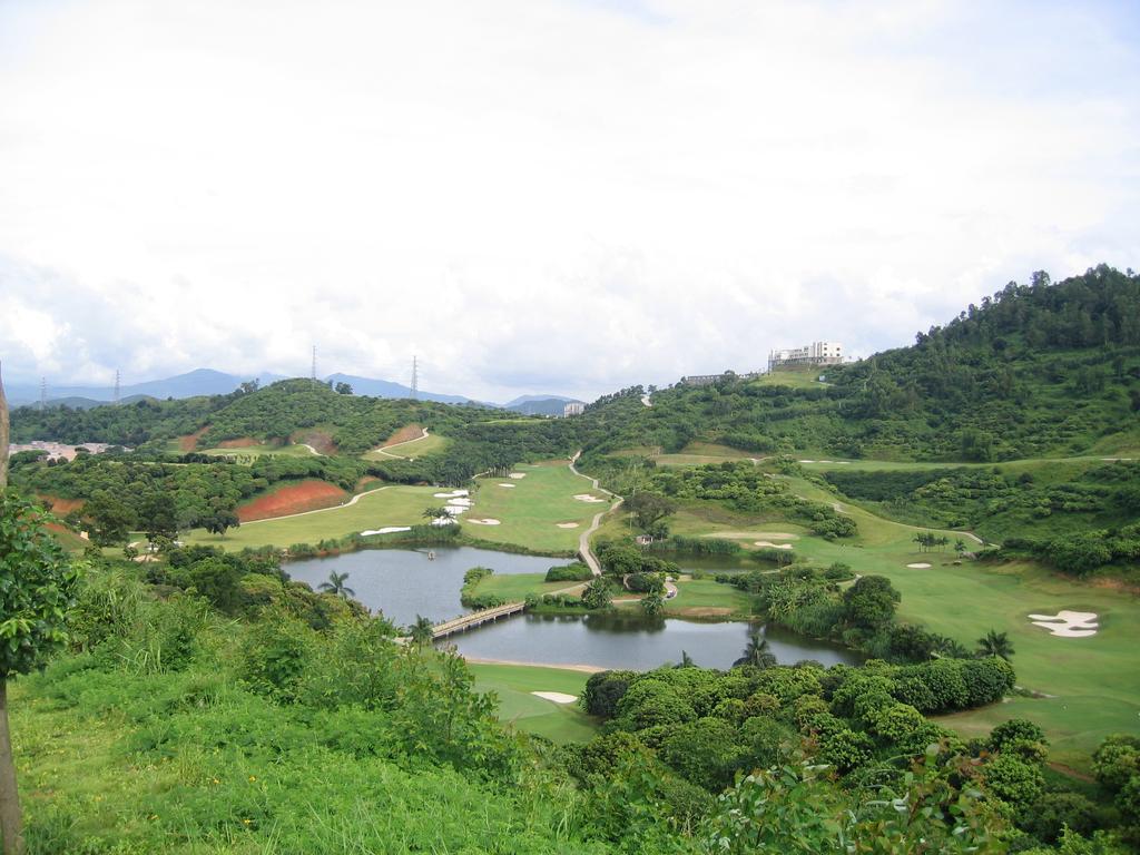 Phoenix Hill Hotel Dongguan - Golf Course Shop Exterior photo