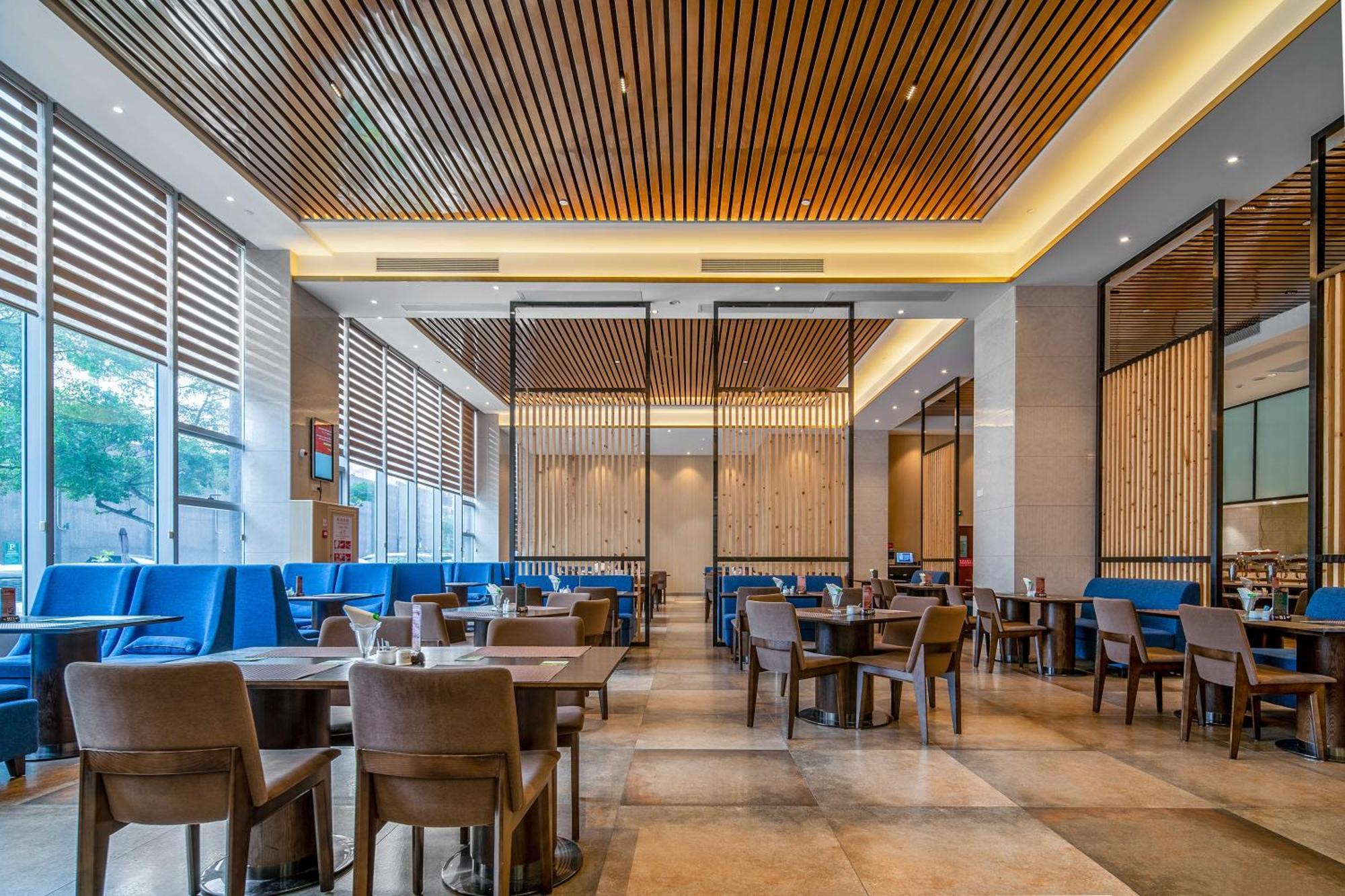 Phoenix Hill Hotel Dongguan - Golf Course Shop Exterior photo