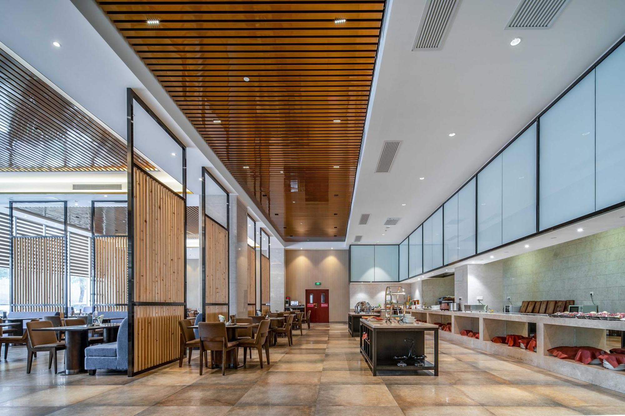 Phoenix Hill Hotel Dongguan - Golf Course Shop Exterior photo