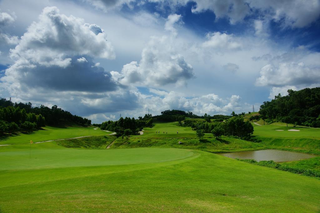 Phoenix Hill Hotel Dongguan - Golf Course Shop Exterior photo